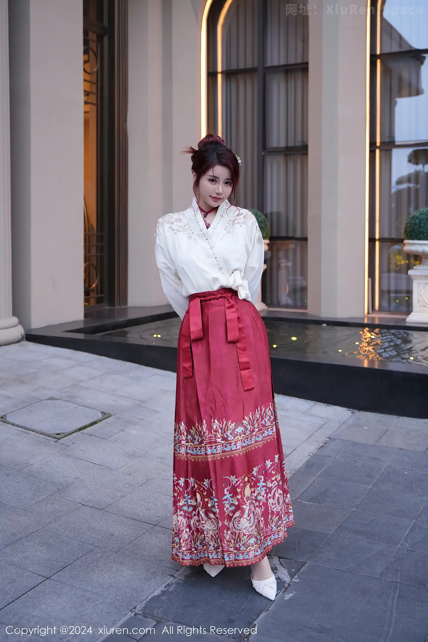 图片[3]-[XiuRen秀人网]VOL.7985 模特美七Mia性感红色轻透古装服配黑丝吊袜秀惹火身材诱惑写真70P-秀人网官方网站